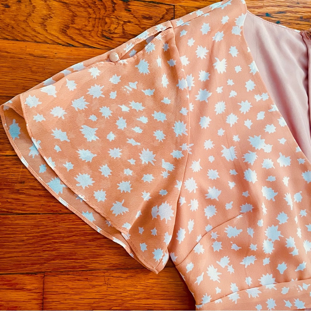 Madewell Ruched-Waist Flutter Sleeve Mini Dress in Star Shower Pale Peach Size 2 - Picture 6 of 14